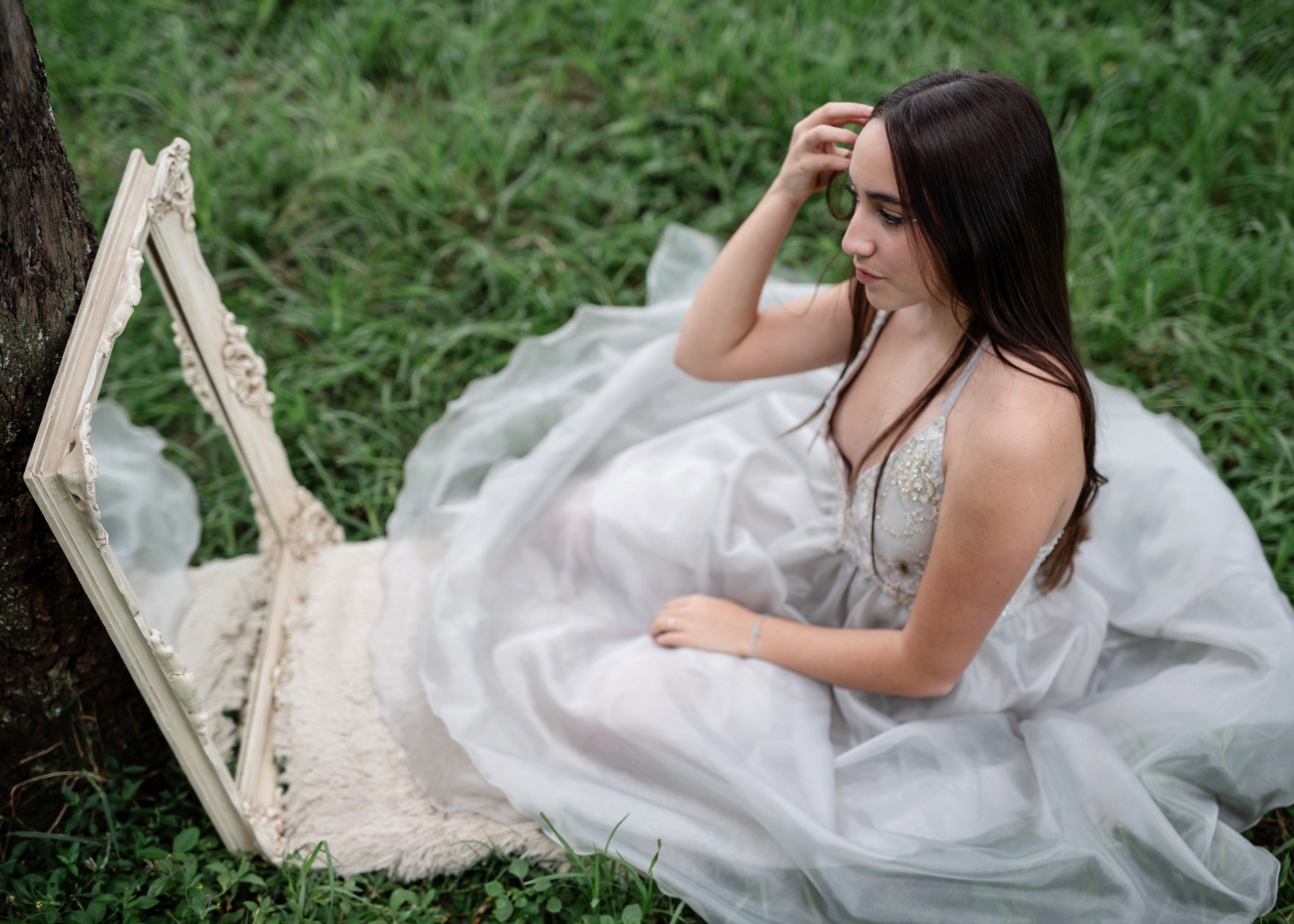 Ernes con vestido claro
